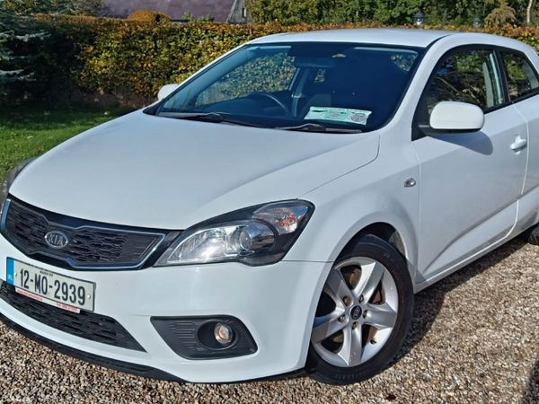 Kia Ceed Hatchback, Diesel, 2012, White