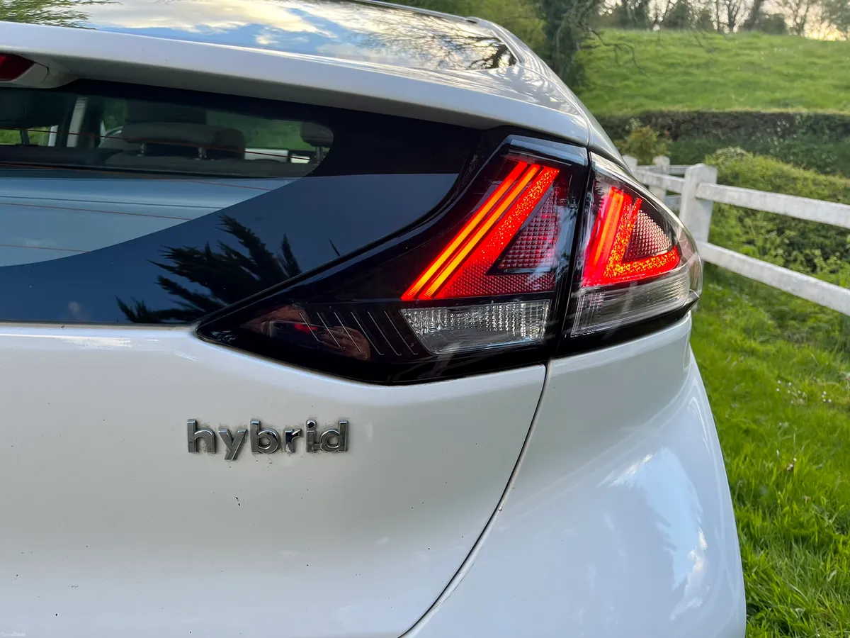 Like new condition !! Hybrid hyundia ioniq - Image 6