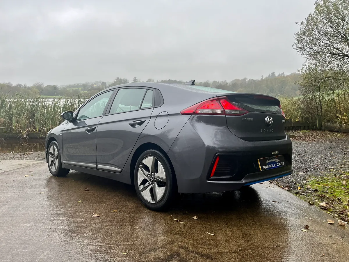 Hybrid Hyundai ioniq - Image 2