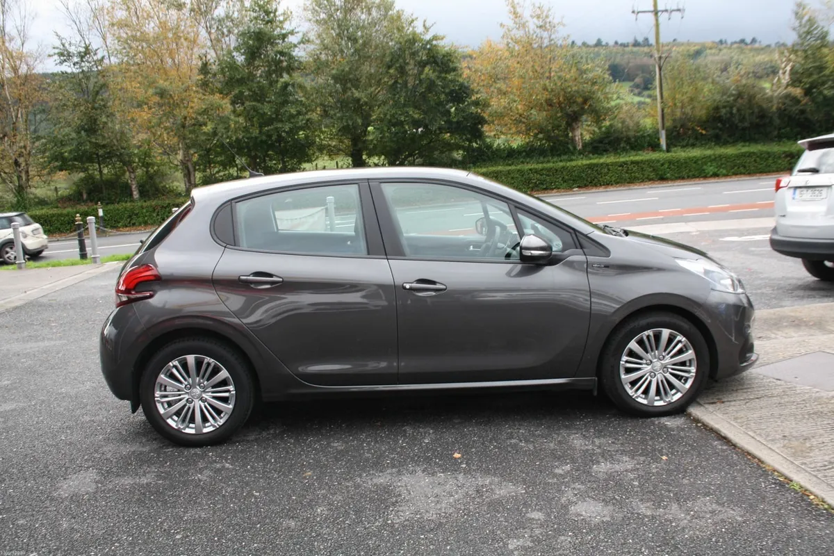 2019 Peugeot 208 1.2 Signature 5-dr Petrol - Image 4