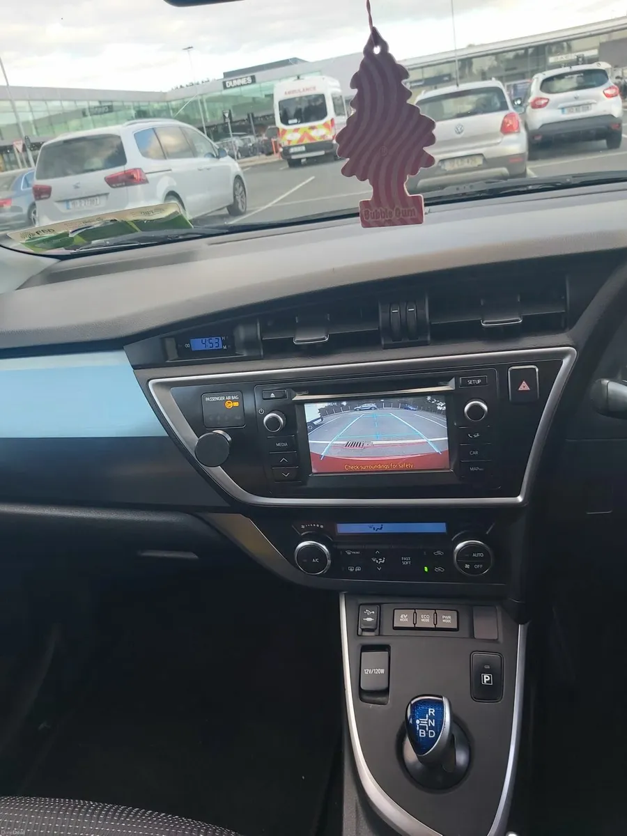 New Nct Toyota Auris 2013 Automatic 1.8 hybrid - Image 4