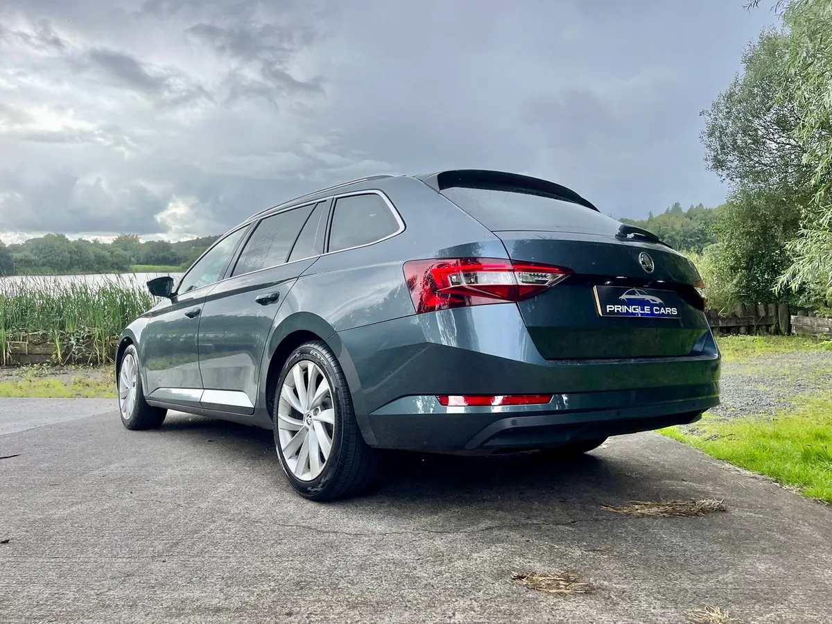 Showroom condition top of the range superb - Image 4