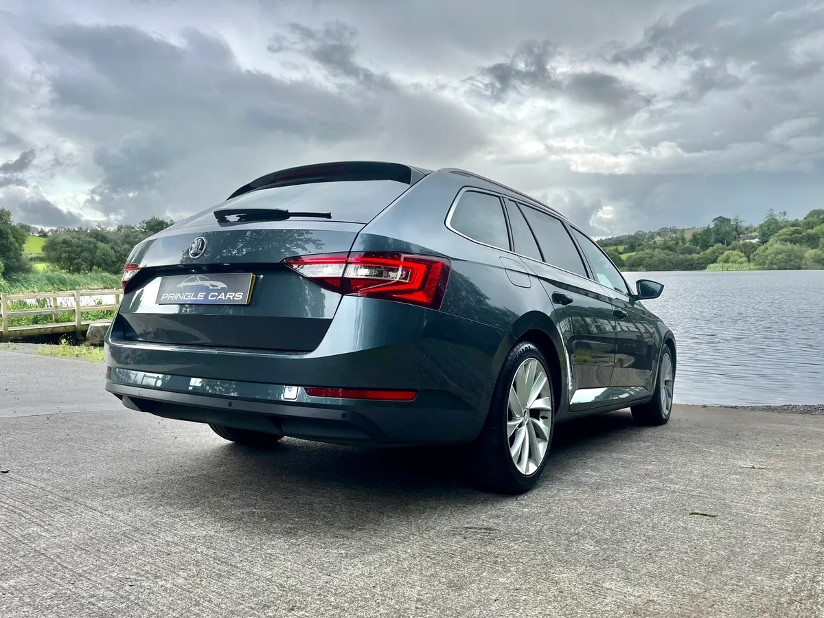 Showroom condition top of the range superb - Image 6