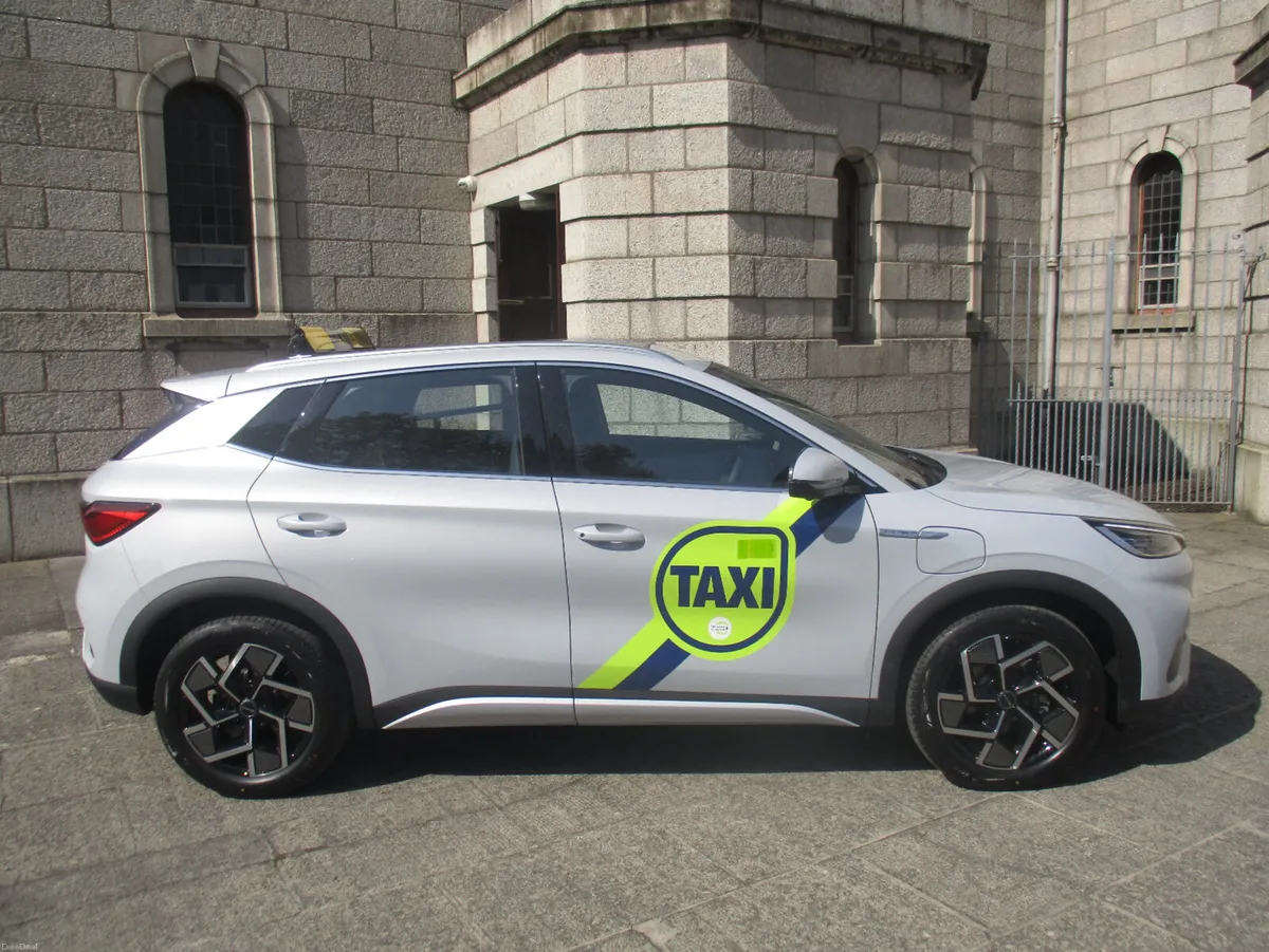 2025 BYD ATTO 3 COMFORT 60 KW / TAXI GRANT - Image 2