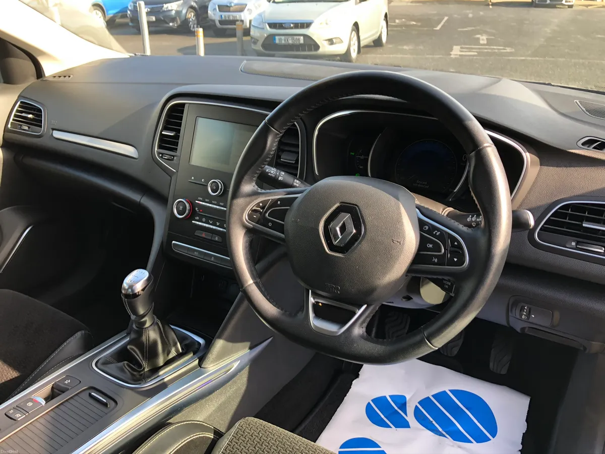 2017 Renault Megane 1.5 Dynamique Nav 5dr - Image 4