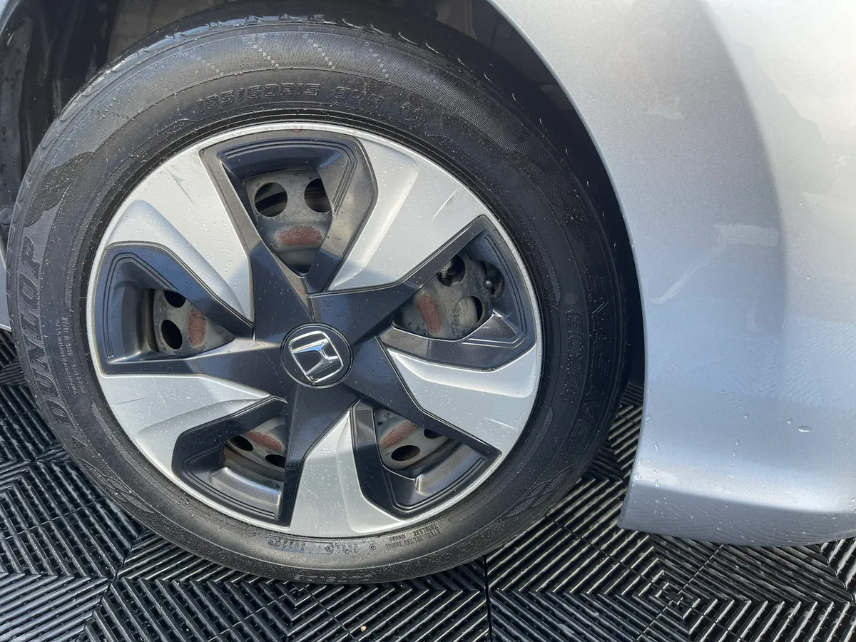 2018 HONDA FIT  HYBRID  (V10) - Image 4