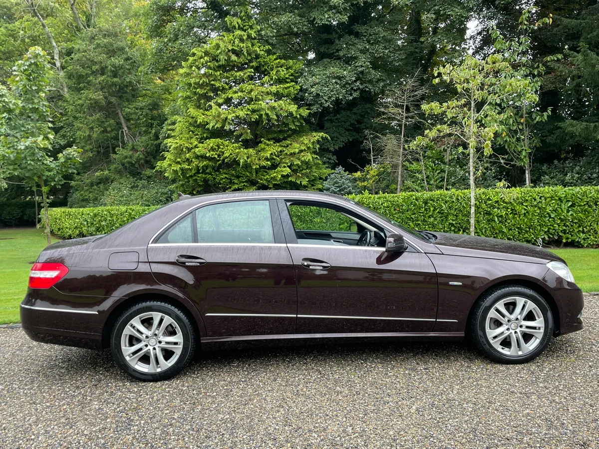 Mercedes Benz E200 CDI Automatic Avantgarde 2011 - Image 2
