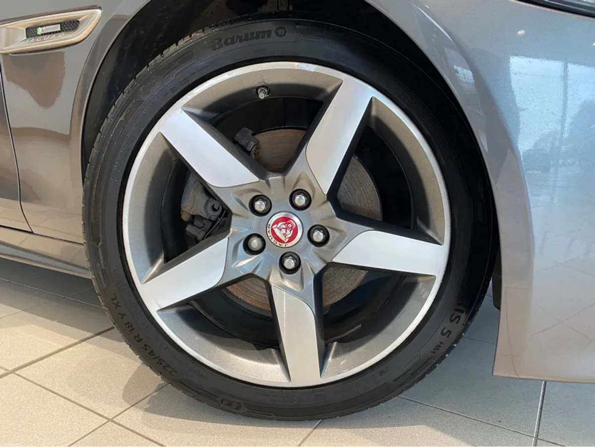 Jaguar XE 2.0 D R-sport 180PS  Auto - Image 6