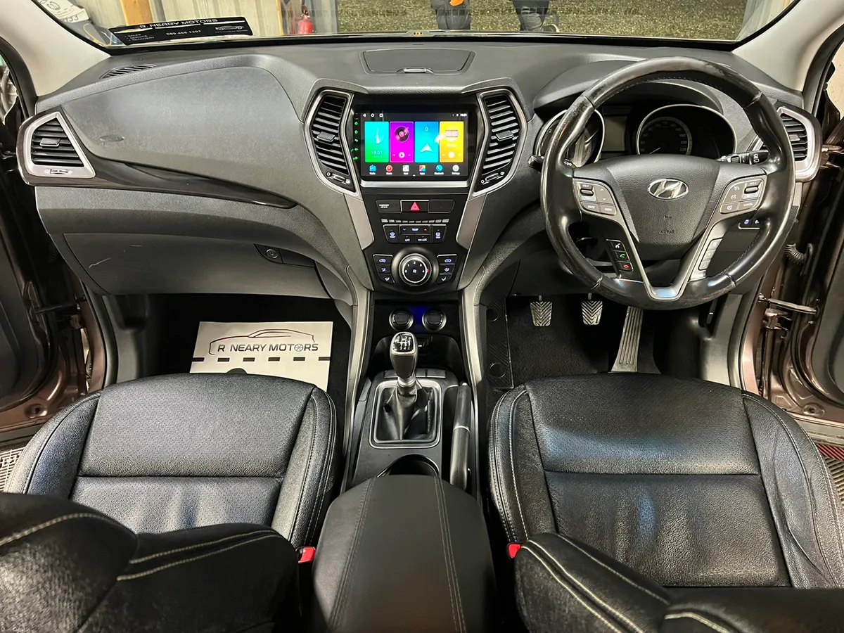 2014 142 Hyundai Santa FE 2WD Manual 7 Seat - Image 3