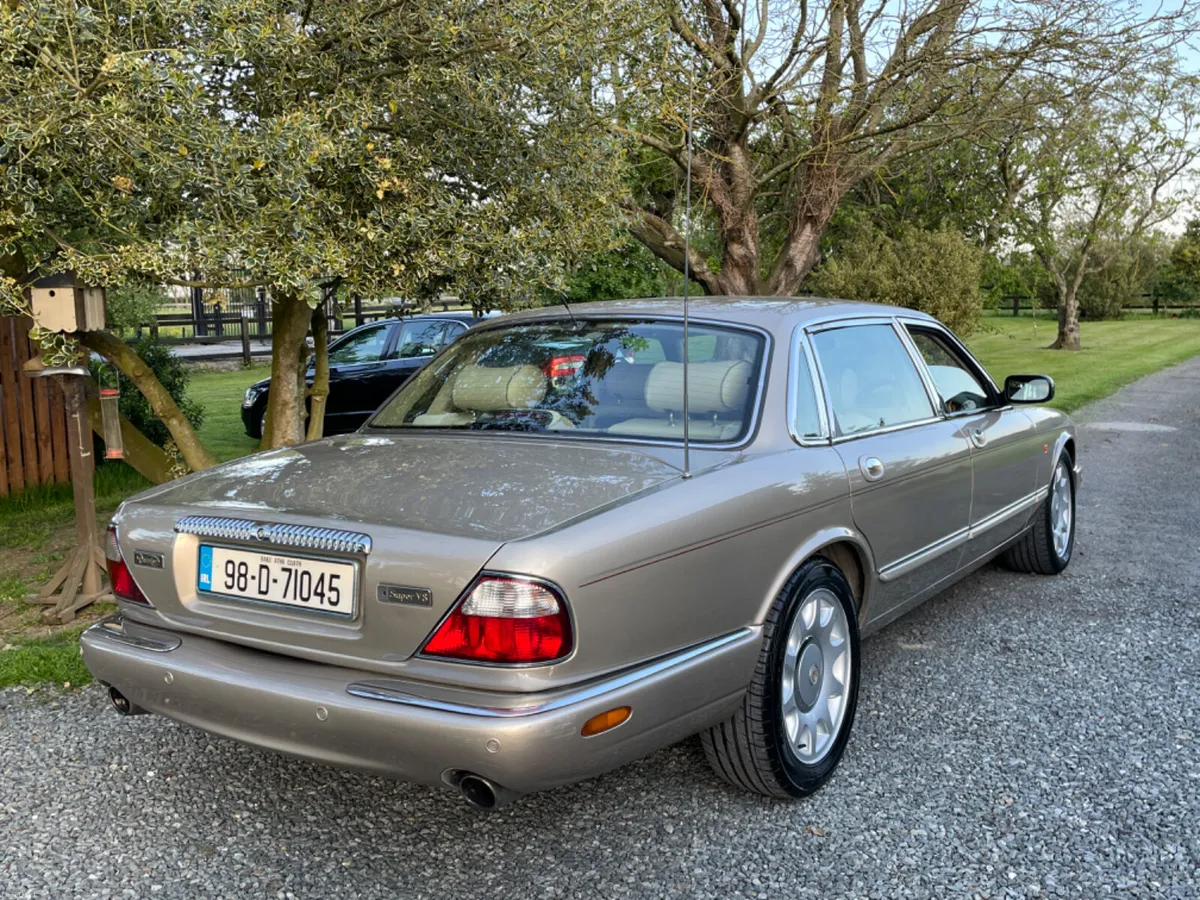 1998 Daimler Super V8 - Image 3