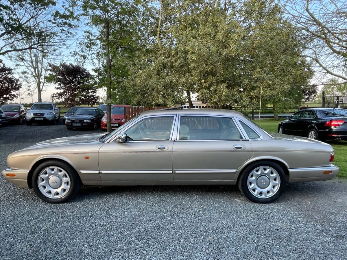 1998 Daimler Super V8 - Image 6