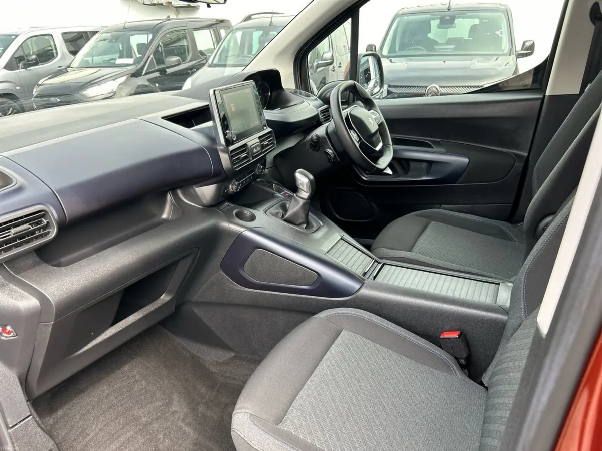 Peugeot Rifter Wheelchair Accessible. 4 Seats - Image 3