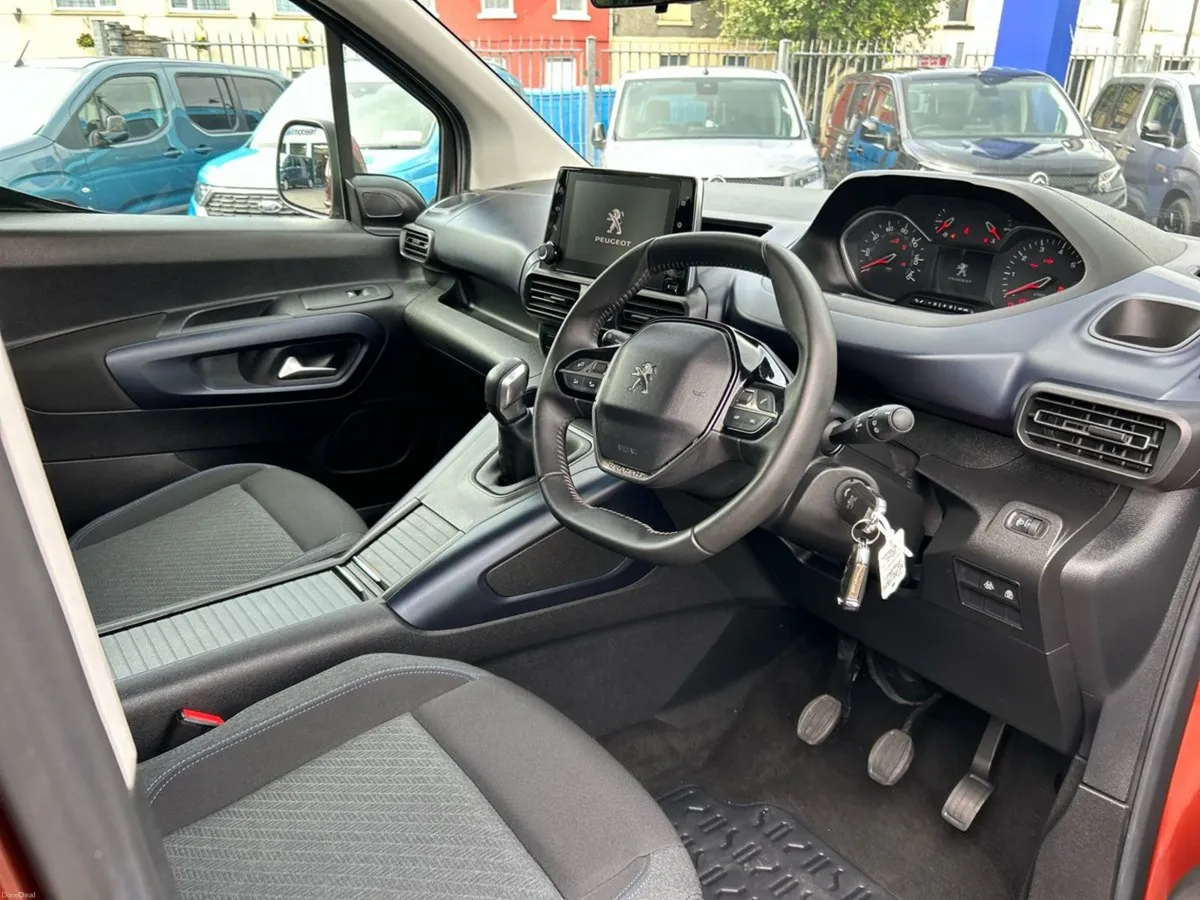 Peugeot Rifter Wheelchair Accessible. 4 Seats - Image 6