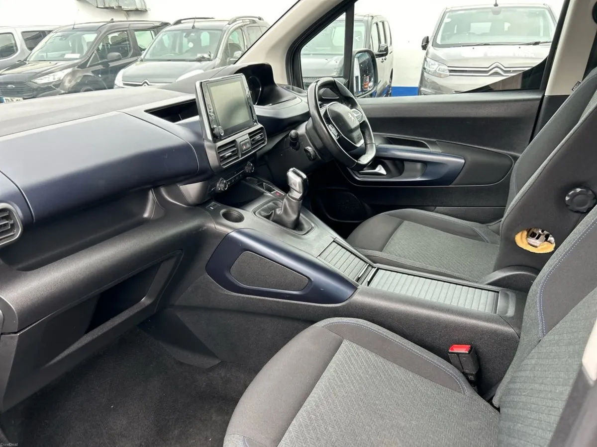 Peugeot Rifter Wheelchair Accessible. 3 Seats Plu - Image 3