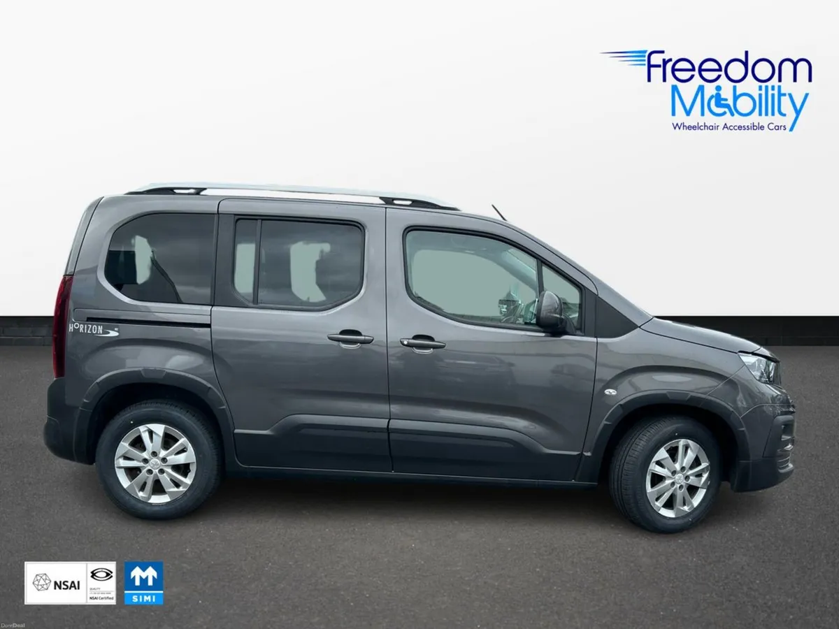 Peugeot Rifter Wheelchair Accessible. 3 Seats Plu - Image 4