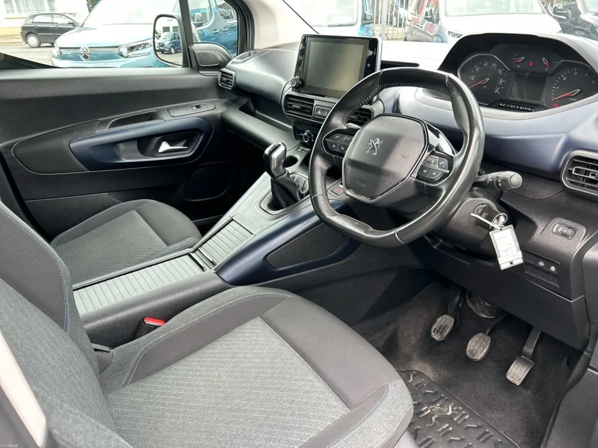 Peugeot Rifter Wheelchair Accessible. 3 Seats Plu - Image 6