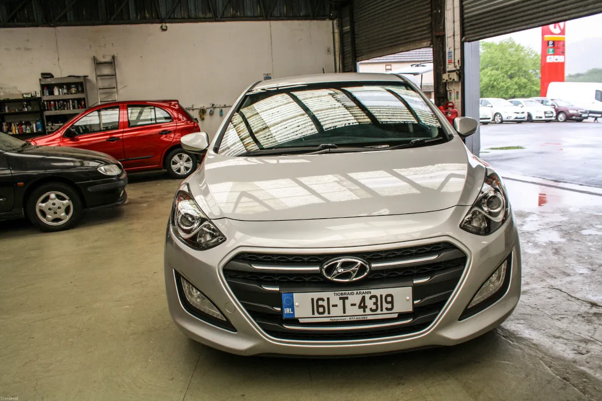 2016 Hyundai i30  Deluxe 1,6 Diesel 5dr - Image 2