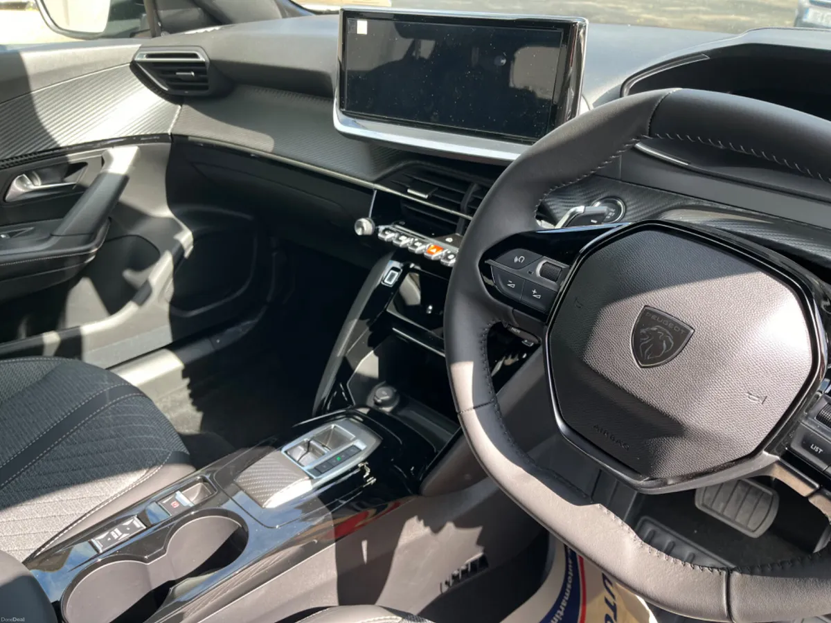 Peugeot 2008 Allure 1.2 Hybrid - Image 6