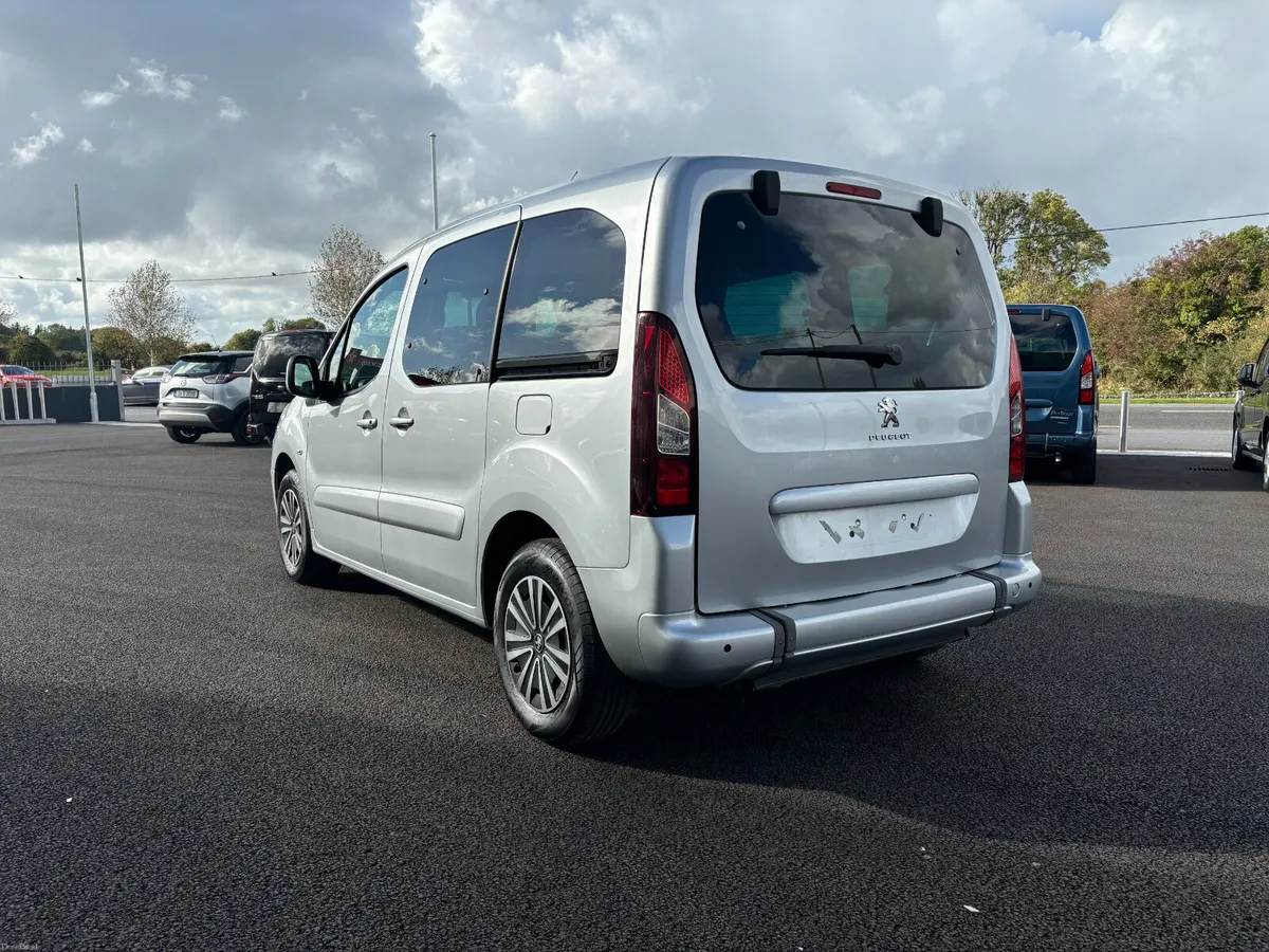 Wheelchair Car - Image 5