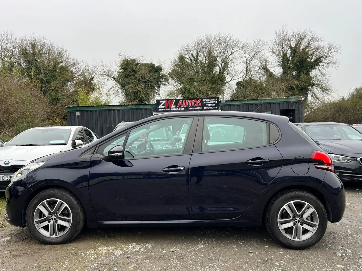 18 Peugeot 208 1.2 Auto - Image 5