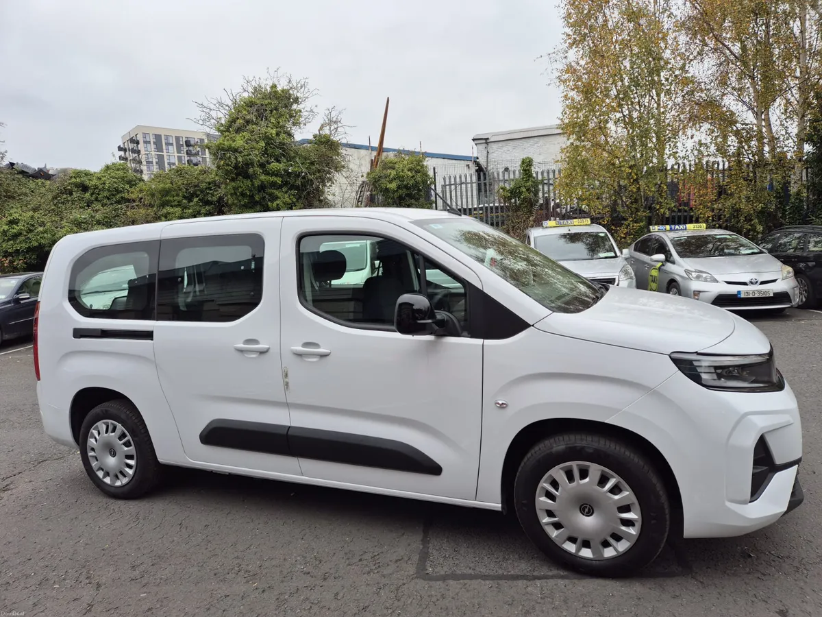 Opel Combo/2025/Auto/Wheelchair Access/Taxi Spec - Image 4
