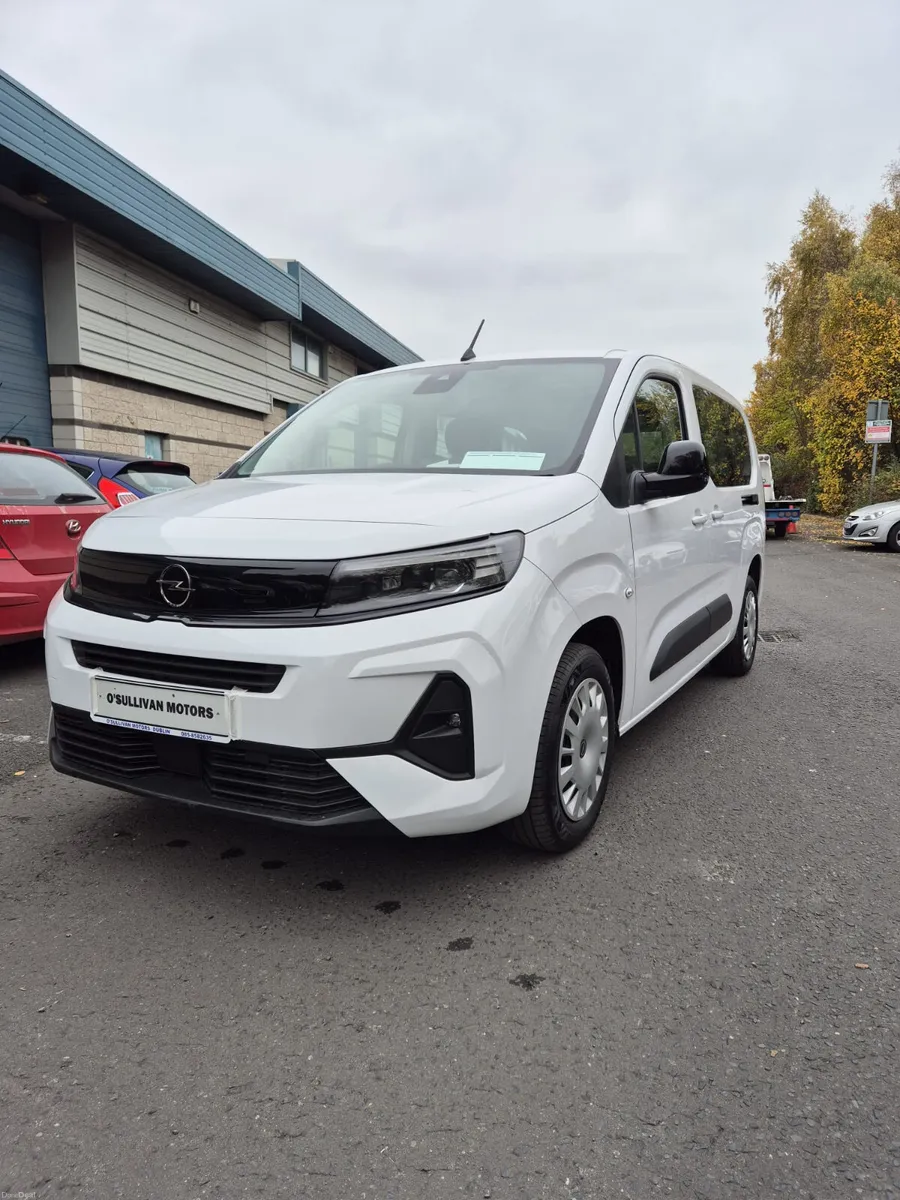 Opel Combo/2025/Auto/Wheelchair Access/Taxi Spec - Image 2