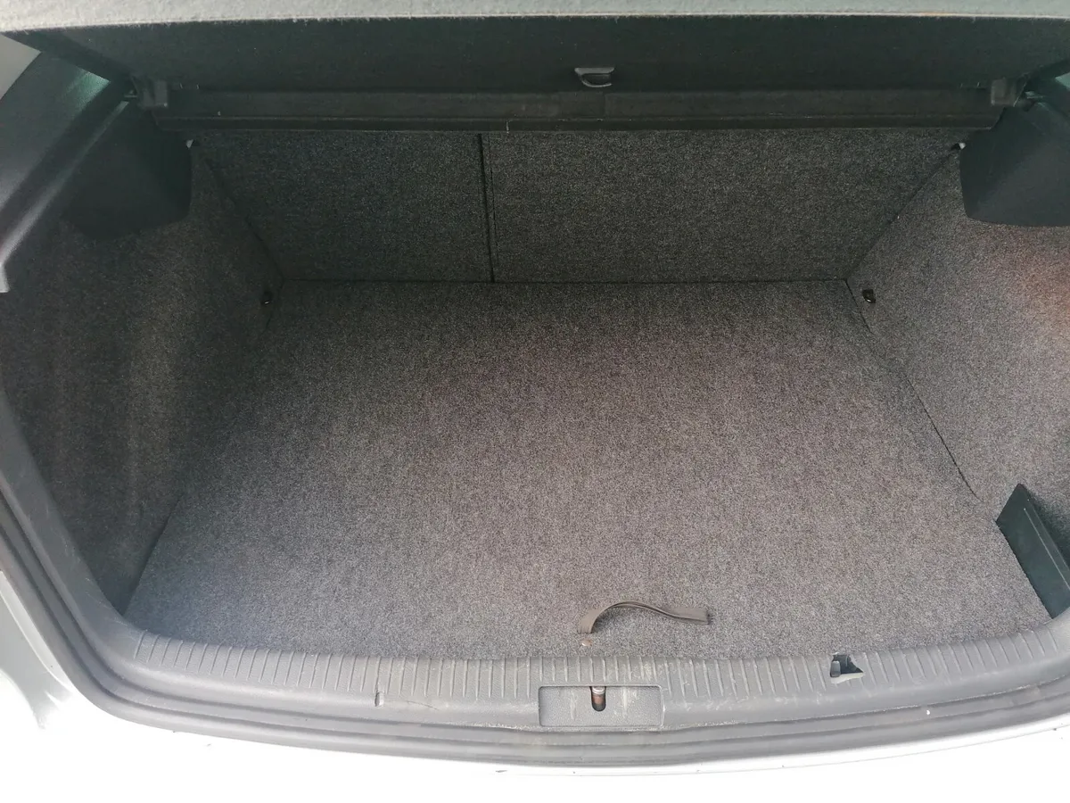 Volkswagen Golf 2011 - Image 3