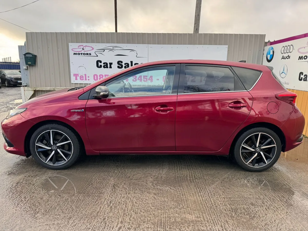 181 Toyota Auris HYBRID LUNA SPORT  AUTO - Image 6