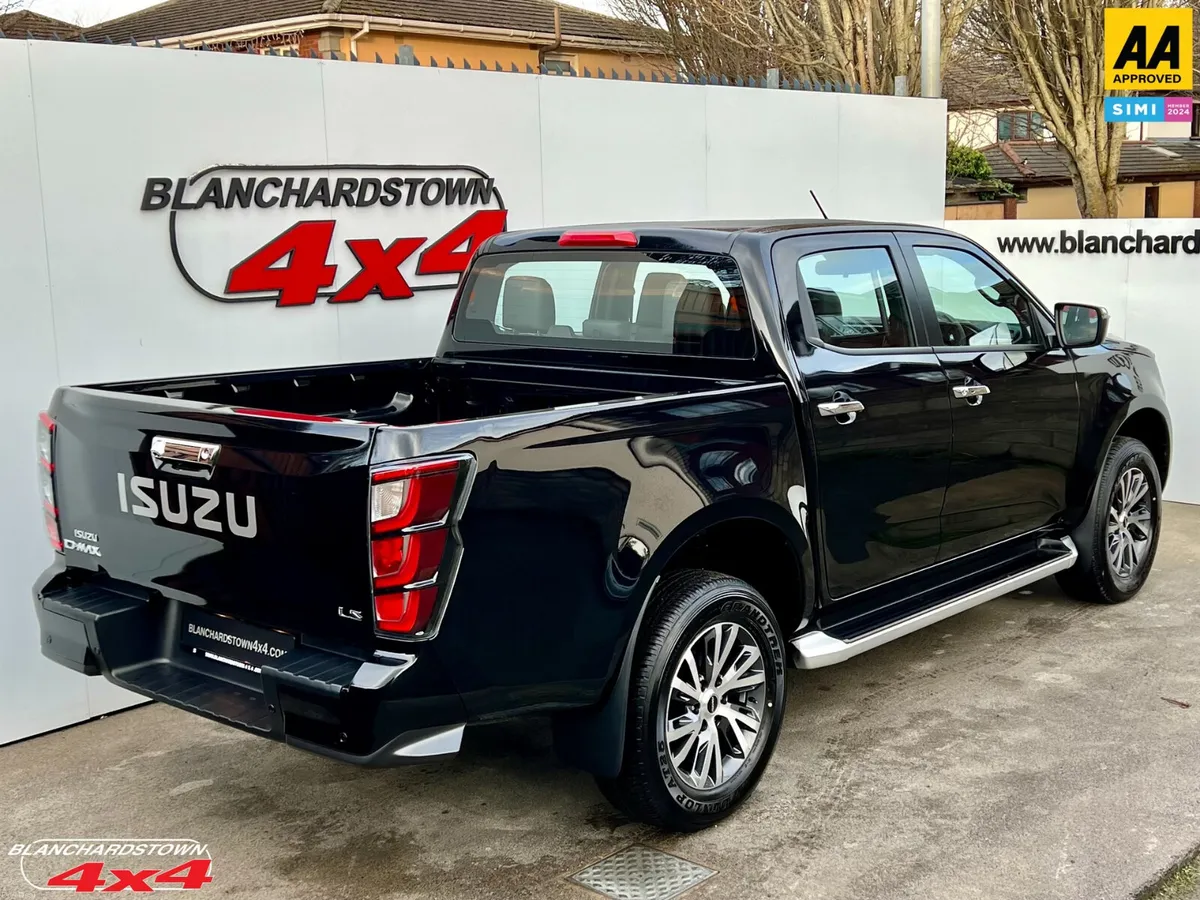 261 ISUZU DMAX 2025 AUTOMATIC 4x4 VATQ - Image 2