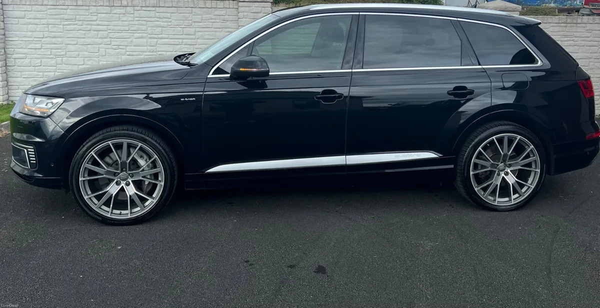 Audi Q7, E-tron, Quattro Black Edition - Image 4