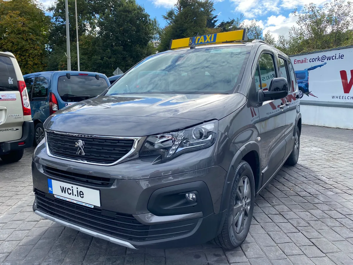 Wheelchair Taxi - Image 1