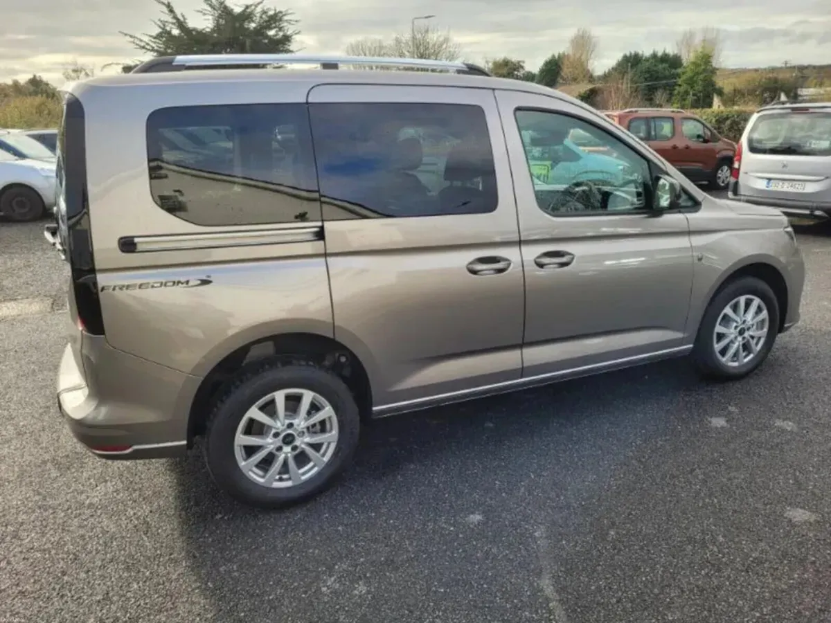 Wheelchair Accessible Ford Tourneo Connect Freedom - Image 6