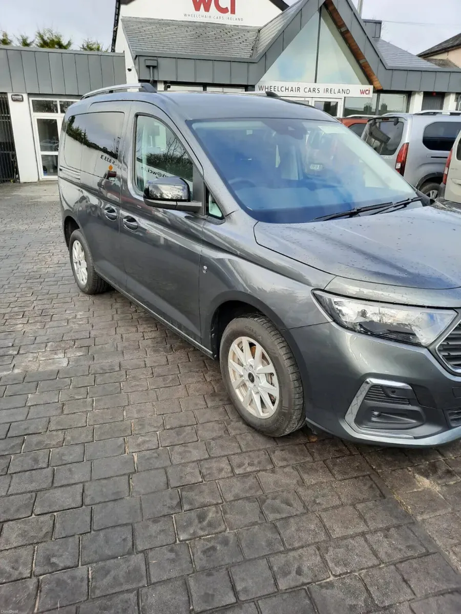 Wheelchair Accessible Ford Tourneo Connect Freedom - Image 4