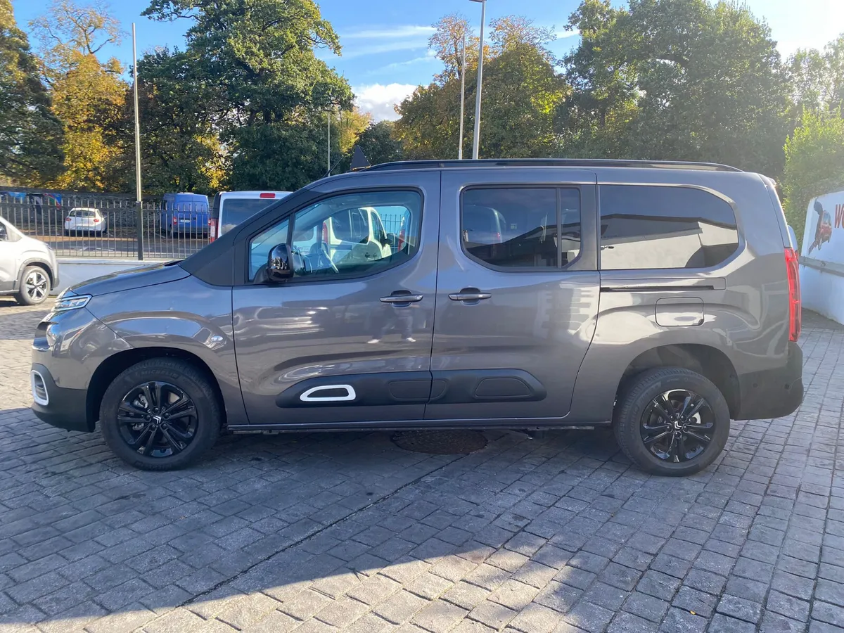 Citroen Berlingo 7 Seat Wheelchair Taxi - Image 5