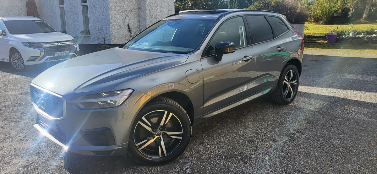 Volvo XC60 2020 R DESIGN T8 394BHP 4WD - Image 4