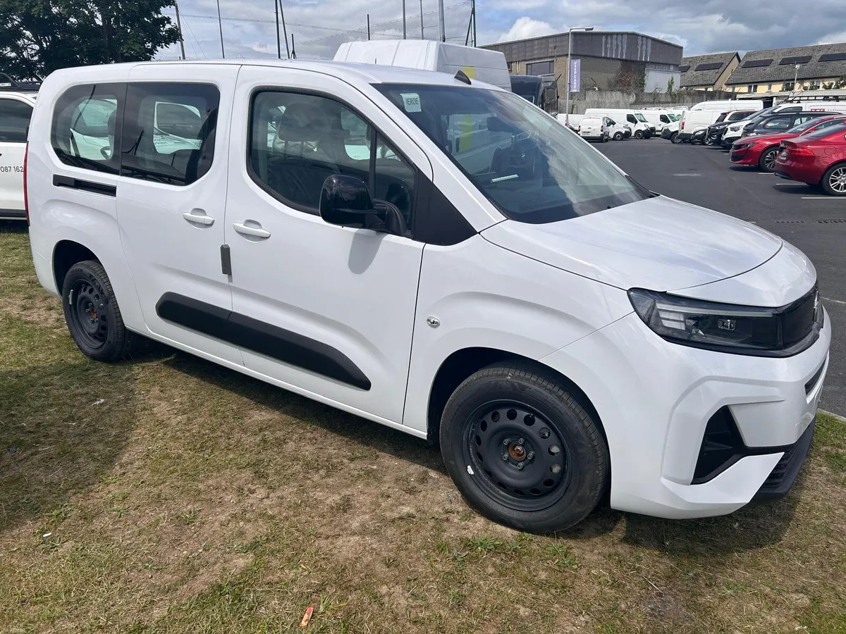 Opel Combo/2025/Auto/Wheelchair Access/Taxi Spec - Image 4
