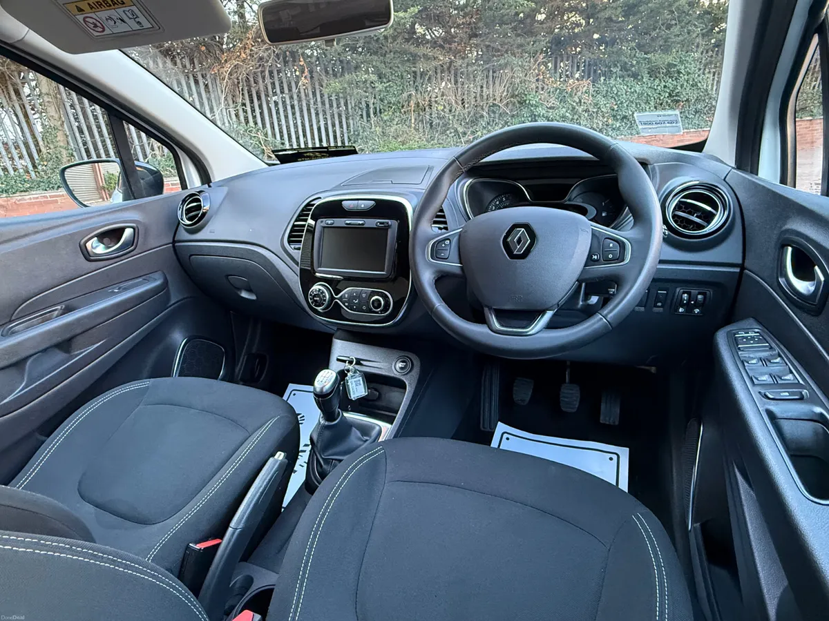 Renault Captur 1.0 Petrol Iconic Sat Nav white pea - Image 5