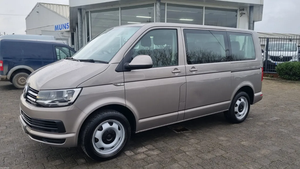 182 VW TRANSPORTER SHUTTLE AUTO 9 SEATER - Image 1
