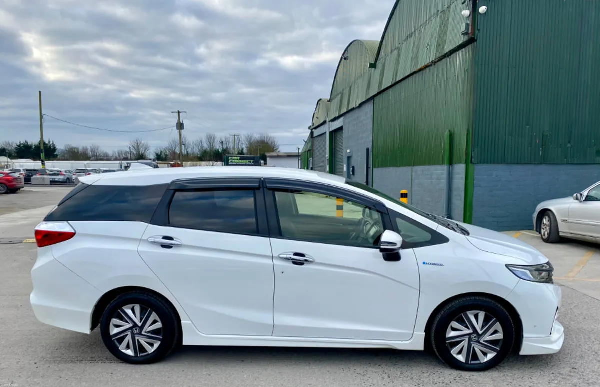 Honda Shuttle 2015 1.5 Hybrid - Image 4