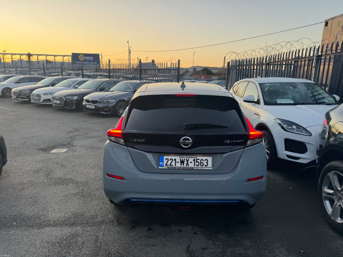2022 Nissan Leaf  Premium Electric - Image 6