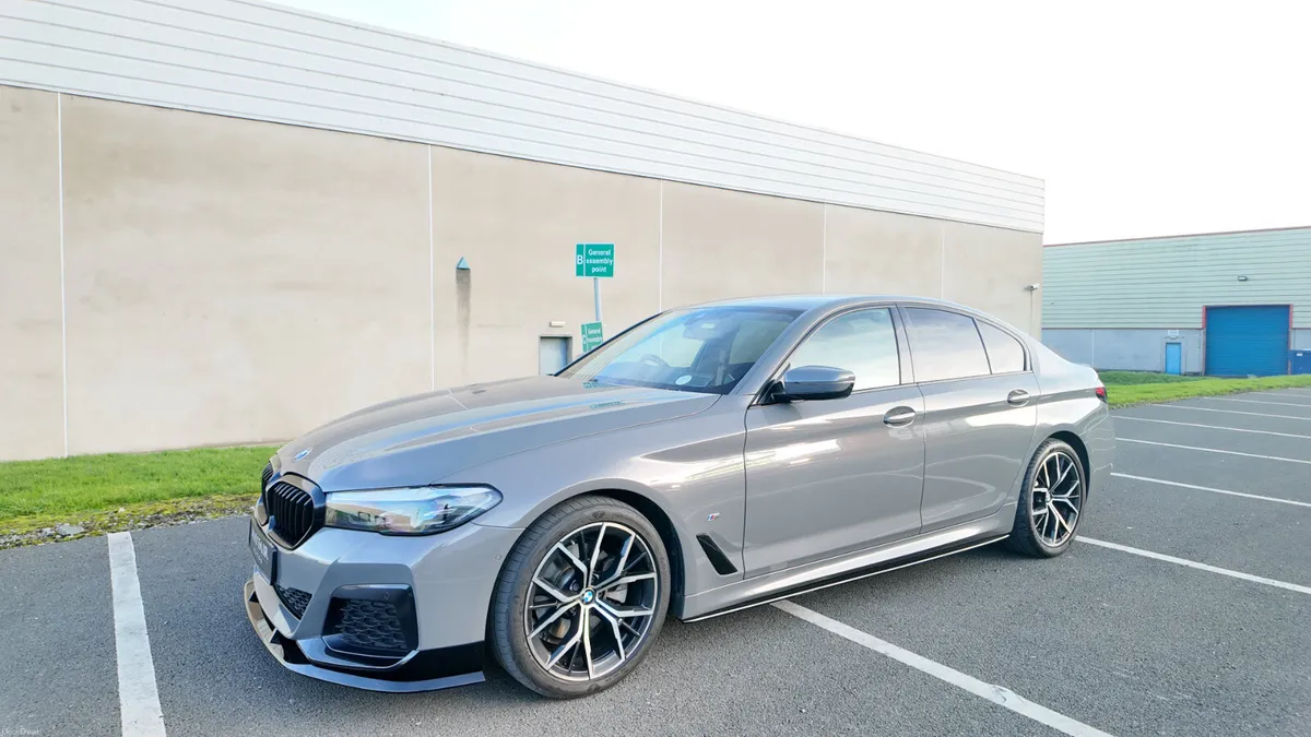 2021 BMW 520D M-SPORT IN BERNINA GREY - Image 1