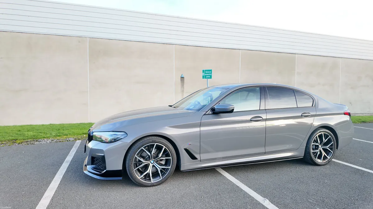 2021 BMW 520D M-SPORT IN BERNINA GREY - Image 2