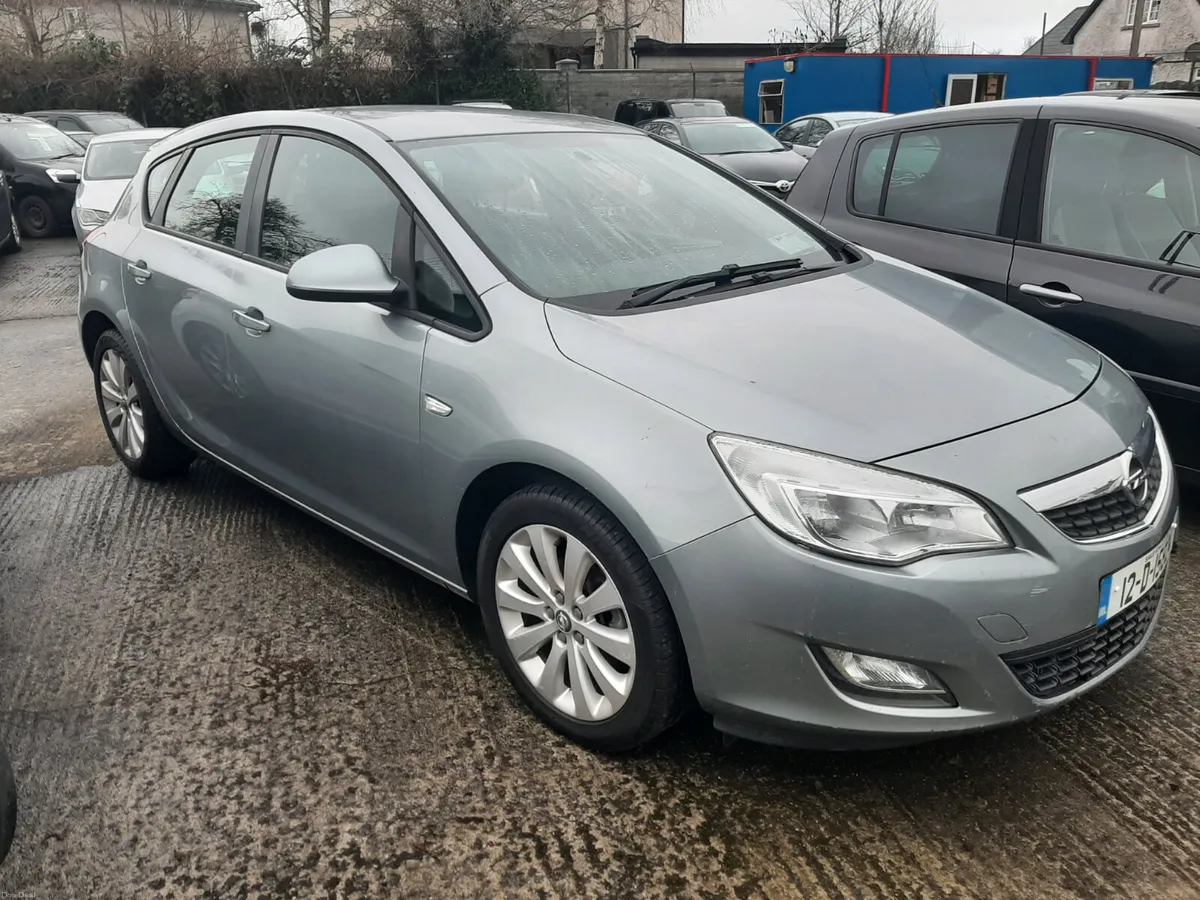 Opel Astra 2012 - Image 1
