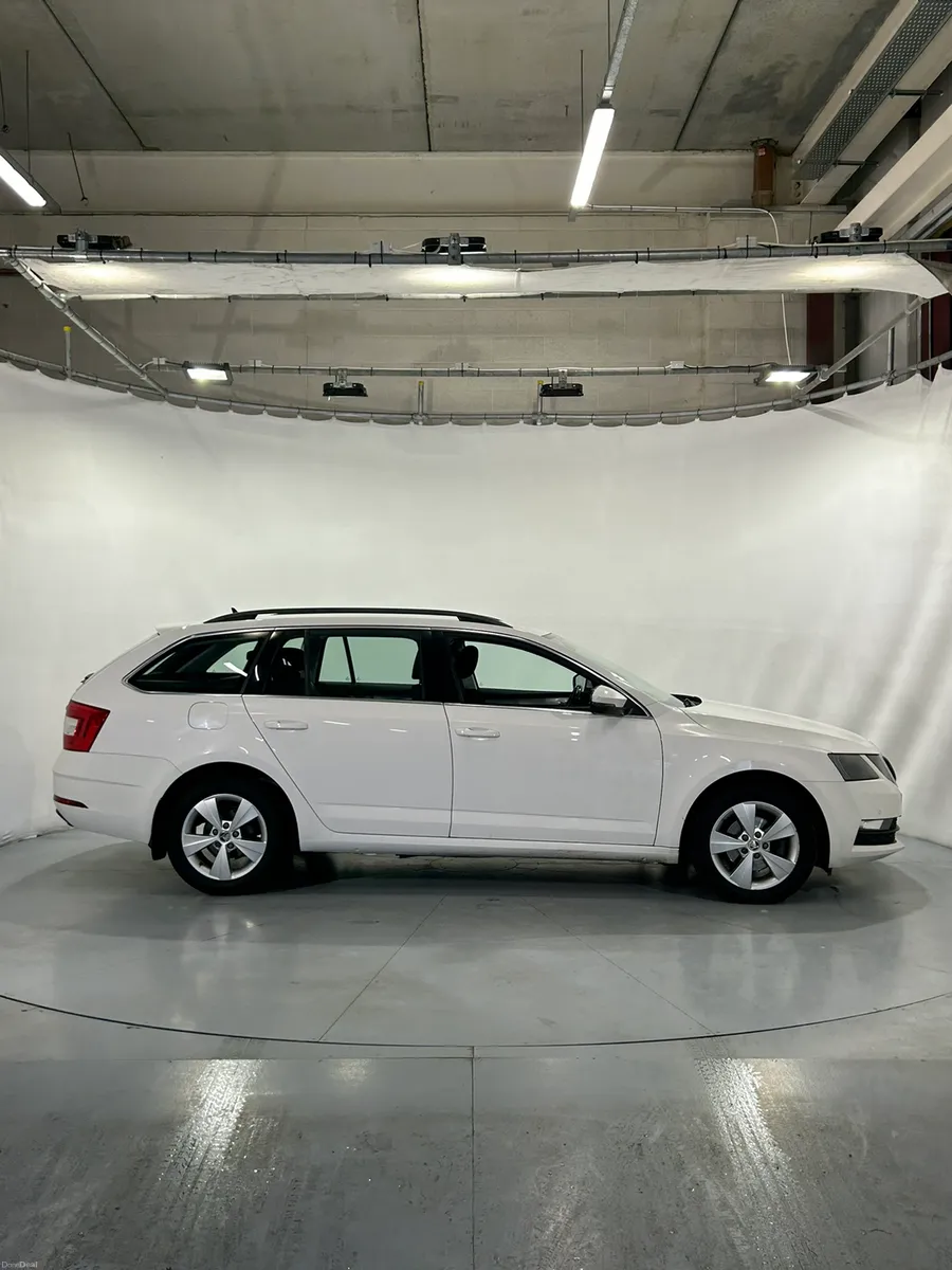 Skoda Octavia  many extras - Image 3