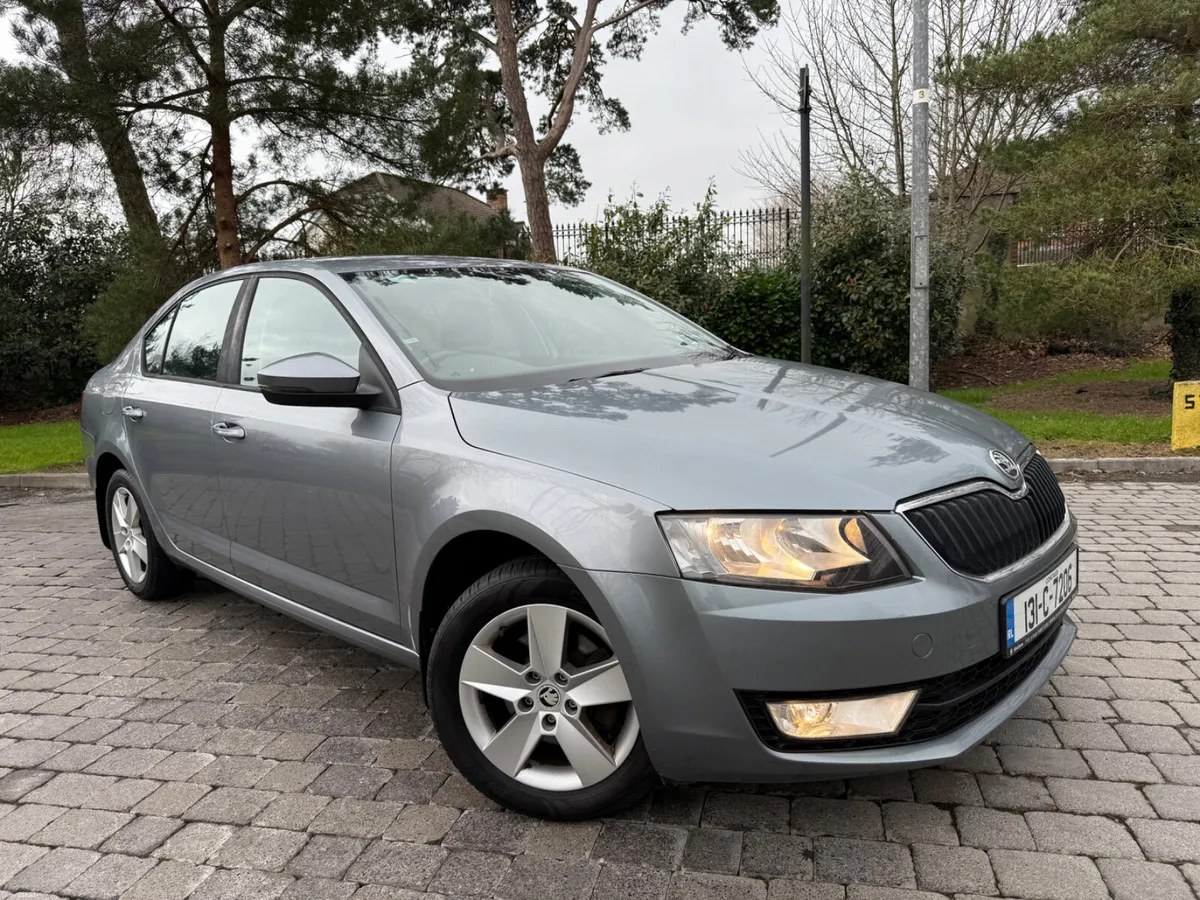 Skoda Octavia 2013 Petrol Low KMS - Image 1