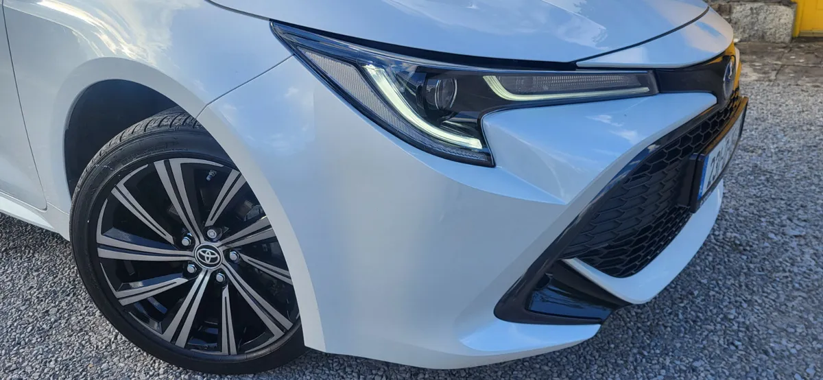 Toyota Corolla 2023 LUNA SPORT HYBRID - Image 4