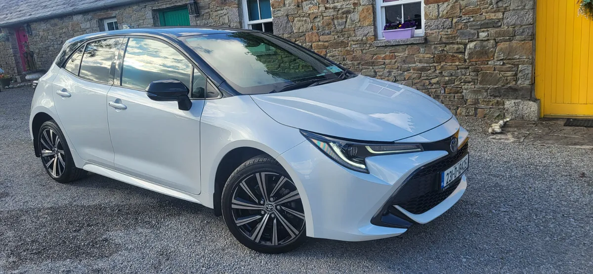Toyota Corolla 2023 LUNA SPORT HYBRID - Image 1