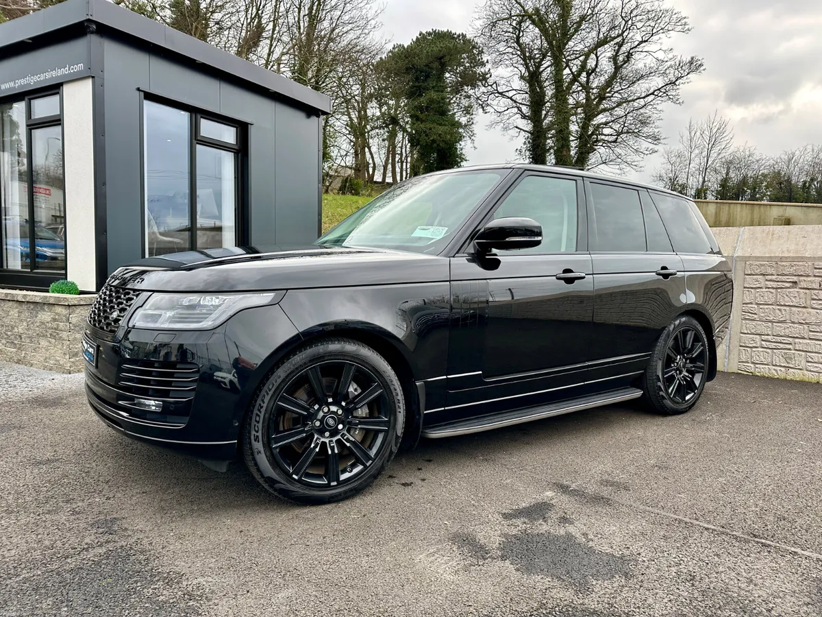 211 LAND ROVER RANGE ROVER P400 MYY21 BLACK PACK - Image 1