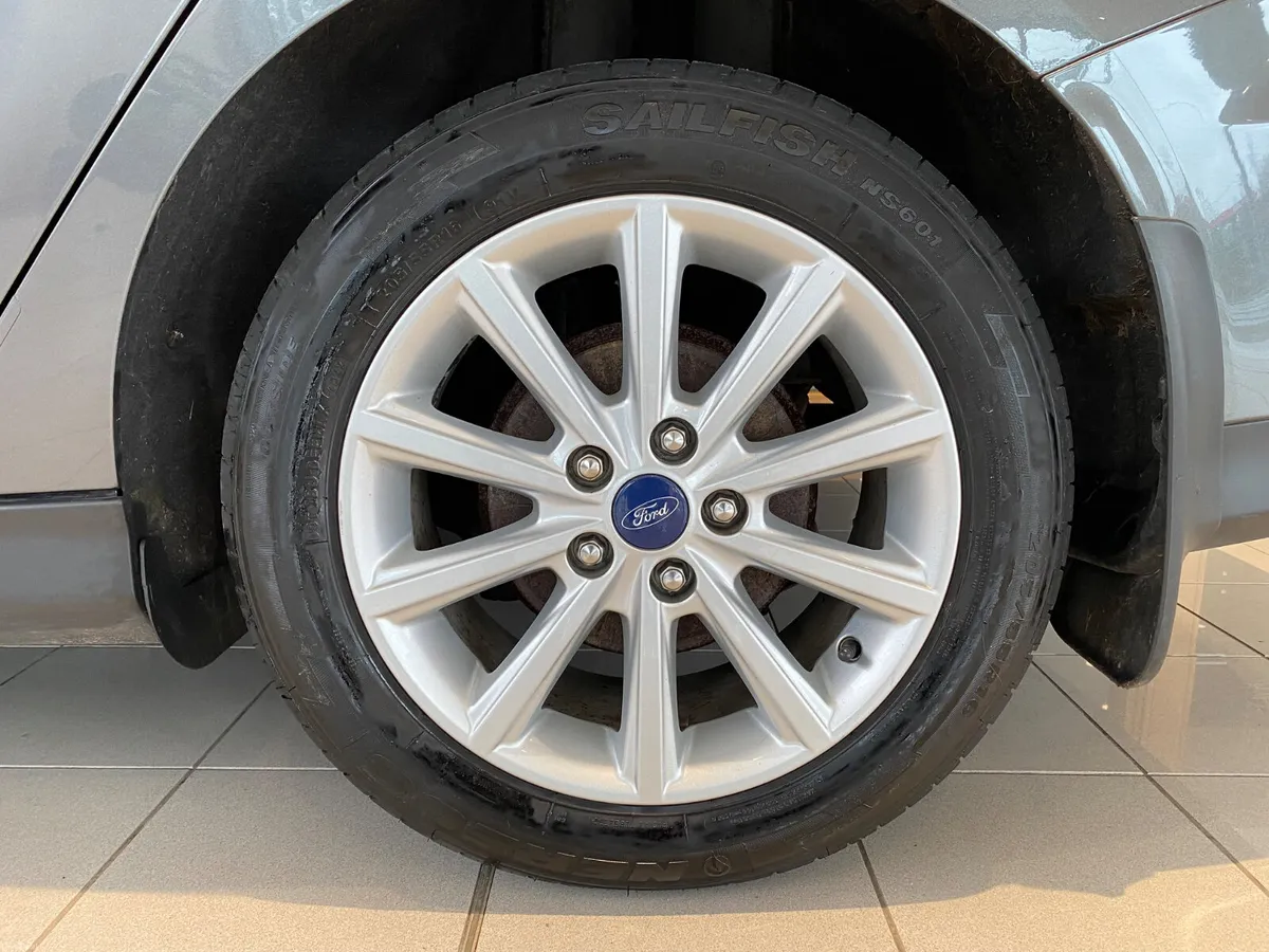 Ford Focus 2016 Titanium Saloon - Image 6