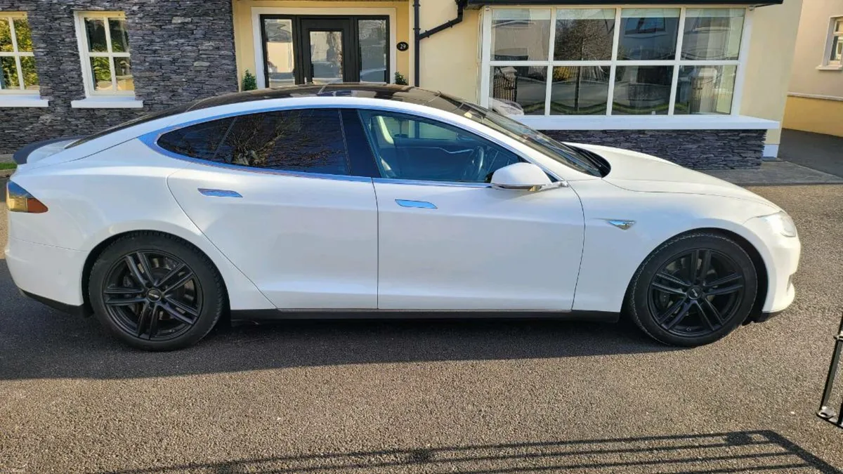 Tesla Model S 85D AWD 422BHP Sunroof MCU2 and CCS - Image 3